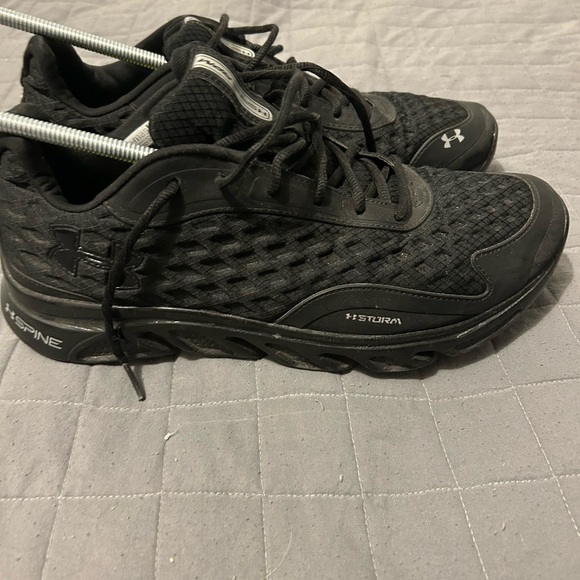 Under Armour shoes - Picture 5 of 6